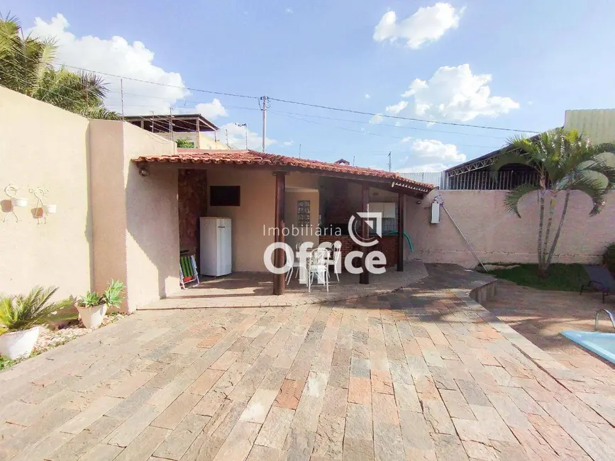 Casa com 3 quartos à venda, 696m2 em Jardim Petrópolis, Anapolis - GO - imagem 6 Foto 6 de Casa com 3 quartos à venda, 696m2 em Jardim Petrópolis, Anapolis - GO