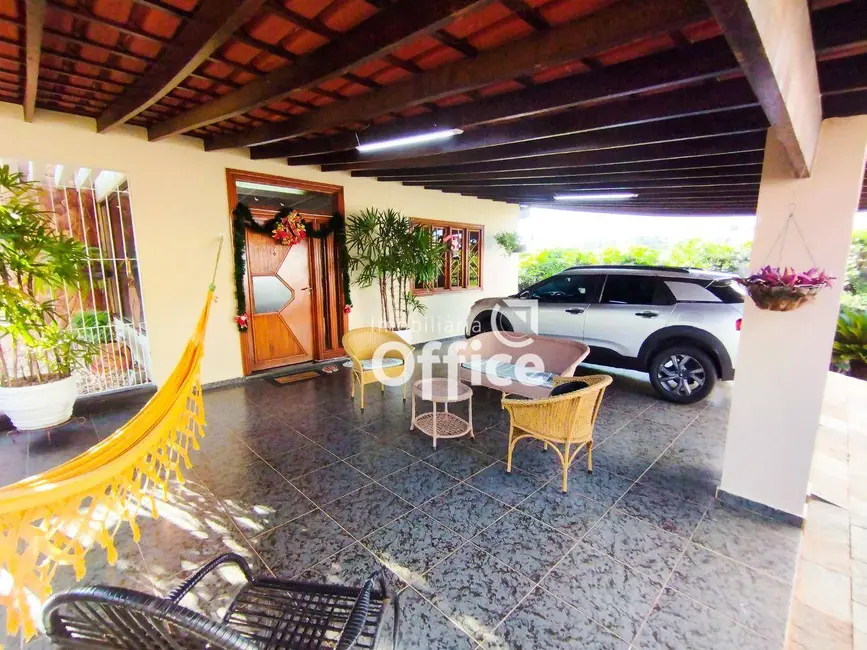 Casa com 3 quartos à venda, 696m2 em Jardim Petrópolis, Anapolis - GO - imagem 4 Foto 4 de Casa com 3 quartos à venda, 696m2 em Jardim Petrópolis, Anapolis - GO