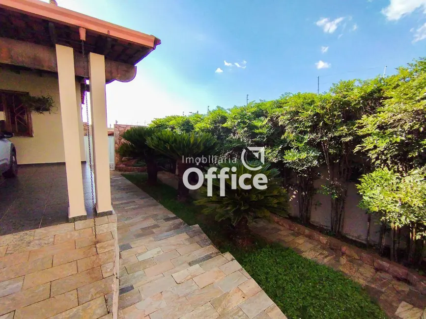 Casa com 3 quartos à venda, 696m2 em Jardim Petrópolis, Anapolis - GO - imagem 8 Foto 8 de Casa com 3 quartos à venda, 696m2 em Jardim Petrópolis, Anapolis - GO