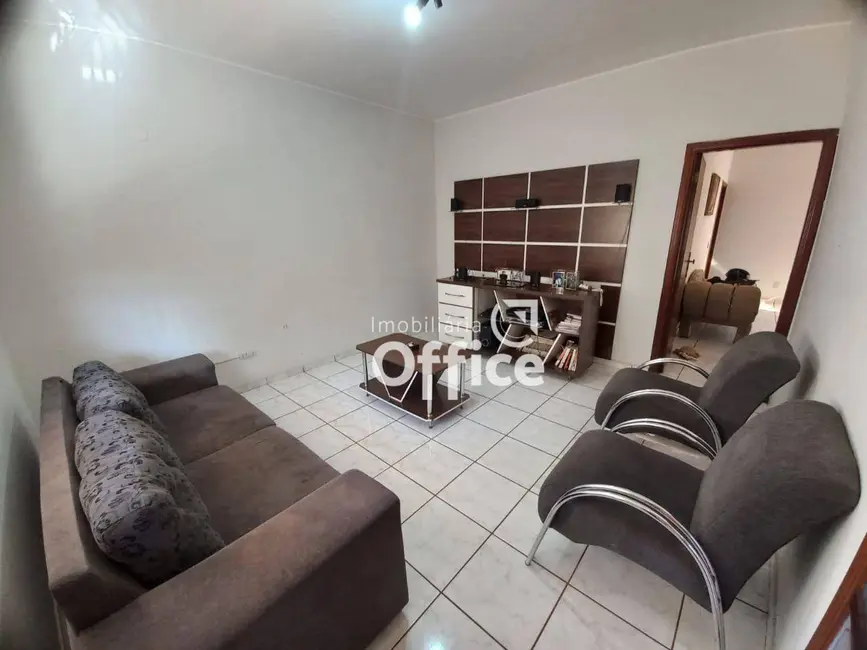 Foto 2 de Casa com 4 quartos à venda, 660m2 em Alvorada, Anapolis - GO