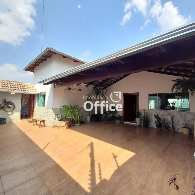 Foto 1 de Casa com 3 quartos à venda, 300m2 em Residencial Villa Bella, Anapolis - GO