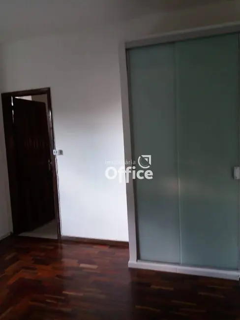 Casa com 6 quartos à venda, 420m2 em Anapolis - GO - imagem 3 Foto 3 de Casa com 6 quartos à venda, 420m2 em Anapolis - GO