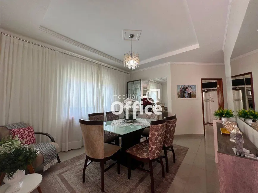 Casa com 3 quartos à venda, 300m2 em Parque Brasília 2ª Etapa, Anapolis - GO - imagem 8 Foto 8 de Casa com 3 quartos à venda, 300m2 em Parque Brasília 2ª Etapa, Anapolis - GO