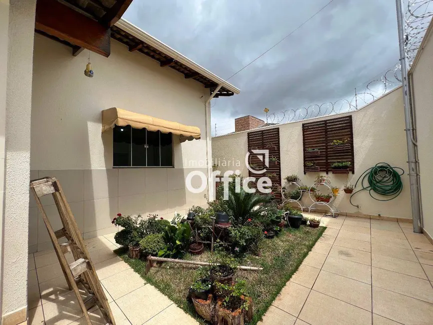 Casa com 3 quartos à venda, 300m2 em Parque Brasília 2ª Etapa, Anapolis - GO - imagem 3 Foto 3 de Casa com 3 quartos à venda, 300m2 em Parque Brasília 2ª Etapa, Anapolis - GO