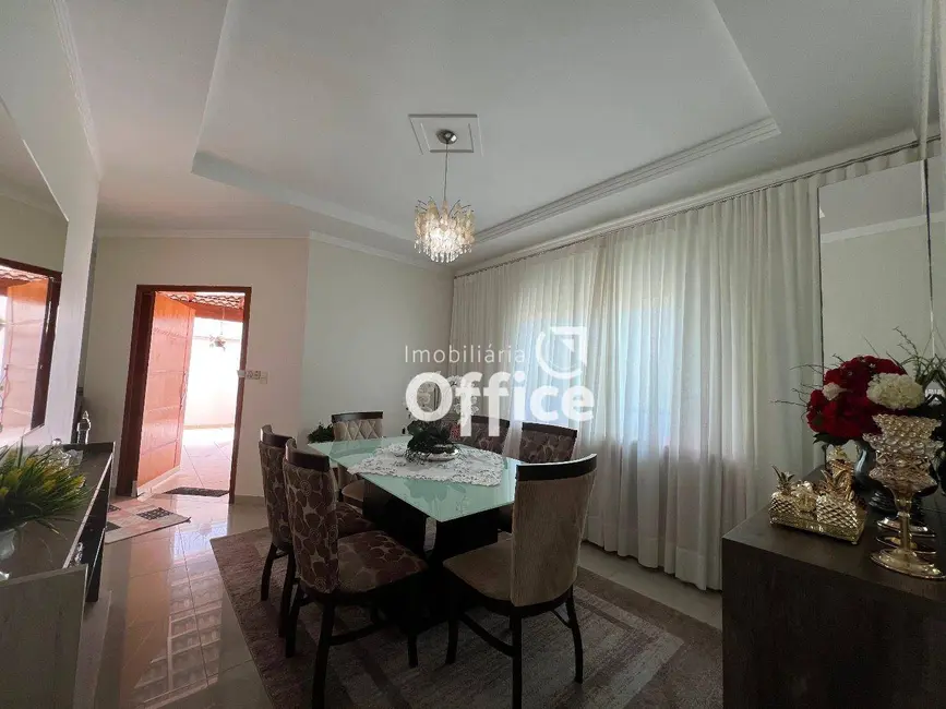 Casa com 3 quartos à venda, 300m2 em Parque Brasília 2ª Etapa, Anapolis - GO - imagem 7 Foto 7 de Casa com 3 quartos à venda, 300m2 em Parque Brasília 2ª Etapa, Anapolis - GO