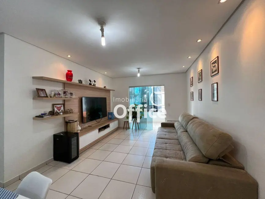 Foto 3 de Apartamento com 3 quartos à venda em Vila Góis, Anapolis - GO