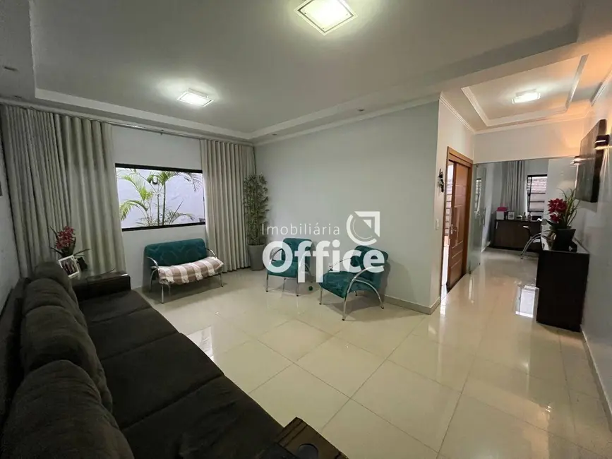 Casa com 4 quartos à venda, 360m2 em Vila Santa Maria de Nazareth, Anapolis - GO - imagem 4 Foto 4 de Casa com 4 quartos à venda, 360m2 em Vila Santa Maria de Nazareth, Anapolis - GO