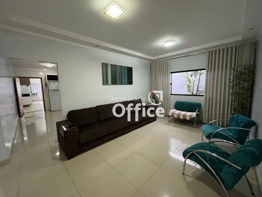 Casa com 4 quartos à venda, 360m2 em Vila Santa Maria de Nazareth, Anapolis - GO - imagem 3 Foto 3 de Casa com 4 quartos à venda, 360m2 em Vila Santa Maria de Nazareth, Anapolis - GO