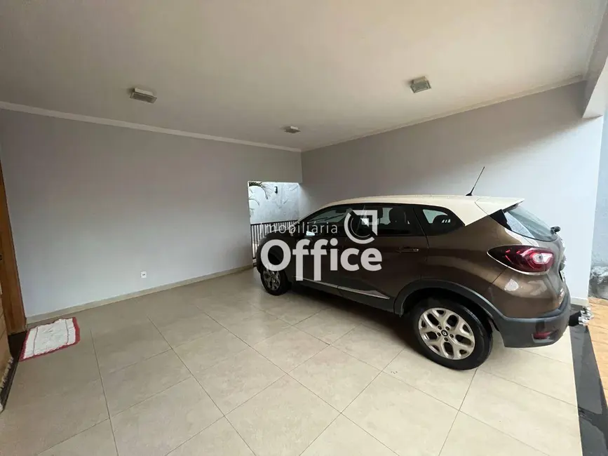 Foto 2 de Casa com 4 quartos à venda, 360m2 em Vila Santa Maria de Nazareth, Anapolis - GO