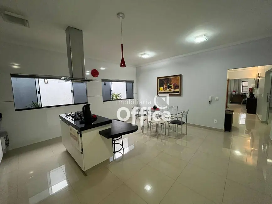 Casa com 4 quartos à venda, 360m2 em Vila Santa Maria de Nazareth, Anapolis - GO - imagem 8 Foto 8 de Casa com 4 quartos à venda, 360m2 em Vila Santa Maria de Nazareth, Anapolis - GO