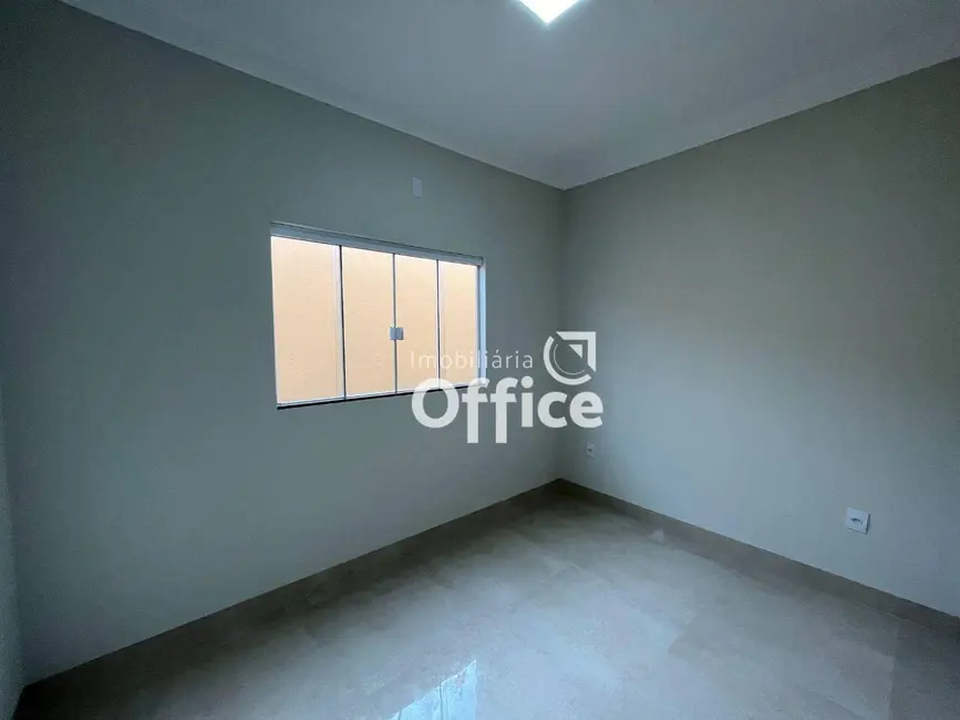 Foto 2 de Casa com 3 quartos à venda, 200m2 em Jardim Itália, Anapolis - GO