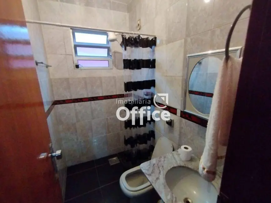 Casa com 3 quartos à venda, 360m2 em São Carlos, Anapolis - GO - imagem 6 Foto 6 de Casa com 3 quartos à venda, 360m2 em São Carlos, Anapolis - GO