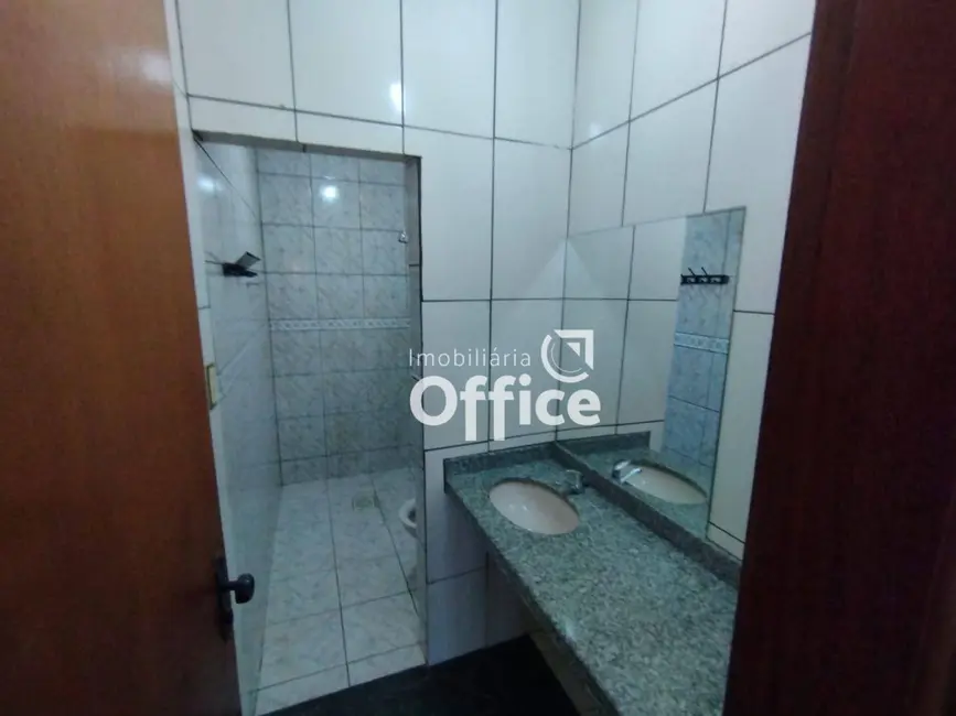 Casa com 3 quartos à venda, 360m2 em São Carlos, Anapolis - GO - imagem 4 Foto 4 de Casa com 3 quartos à venda, 360m2 em São Carlos, Anapolis - GO