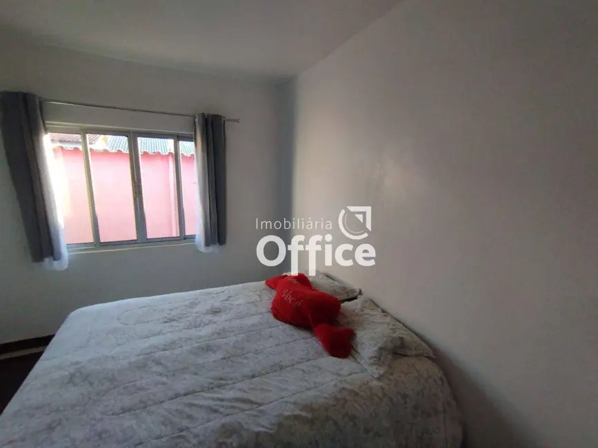 Casa com 3 quartos à venda, 360m2 em São Carlos, Anapolis - GO - imagem 3 Foto 3 de Casa com 3 quartos à venda, 360m2 em São Carlos, Anapolis - GO