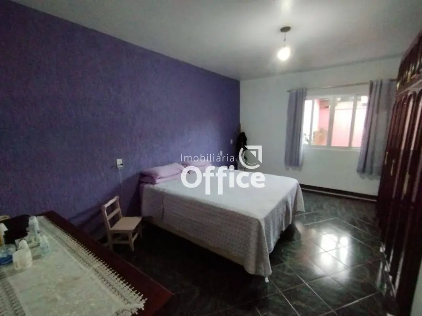 Casa com 3 quartos à venda, 360m2 em São Carlos, Anapolis - GO - imagem 9 Foto 9 de Casa com 3 quartos à venda, 360m2 em São Carlos, Anapolis - GO