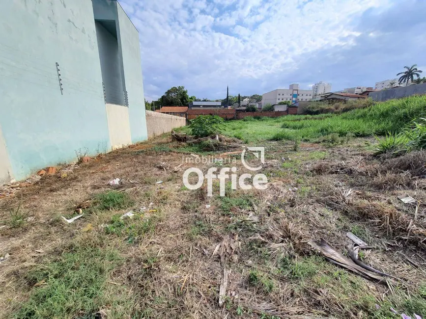 Foto 1 de Terreno / Lote à venda, 551m2 em Anapolis - GO