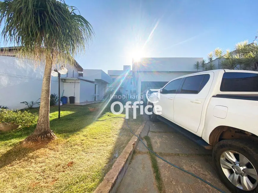 Casa com 3 quartos à venda, 360m2 em Setor Sul Jamil Miguel, Anapolis - GO - imagem 2 Foto 2 de Casa com 3 quartos à venda, 360m2 em Setor Sul Jamil Miguel, Anapolis - GO