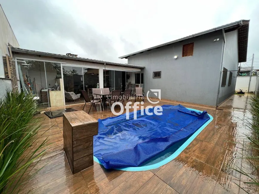 Casa com 3 quartos à venda, 300m2 em Residencial Araguaia, Anapolis - GO - imagem 6 Foto 6 de Casa com 3 quartos à venda, 300m2 em Residencial Araguaia, Anapolis - GO