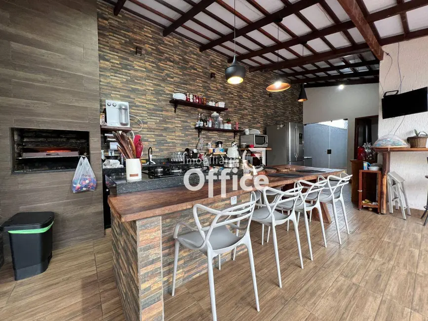 Casa com 3 quartos à venda, 300m2 em Residencial Araguaia, Anapolis - GO - imagem 3 Foto 3 de Casa com 3 quartos à venda, 300m2 em Residencial Araguaia, Anapolis - GO