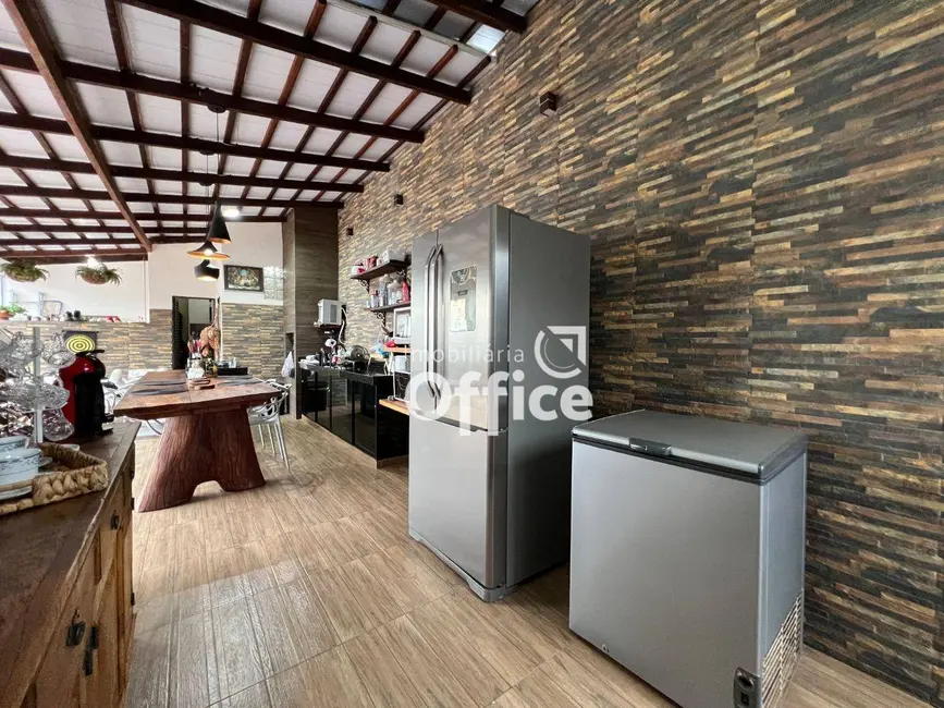 Casa com 3 quartos à venda, 300m2 em Residencial Araguaia, Anapolis - GO - imagem 4 Foto 4 de Casa com 3 quartos à venda, 300m2 em Residencial Araguaia, Anapolis - GO