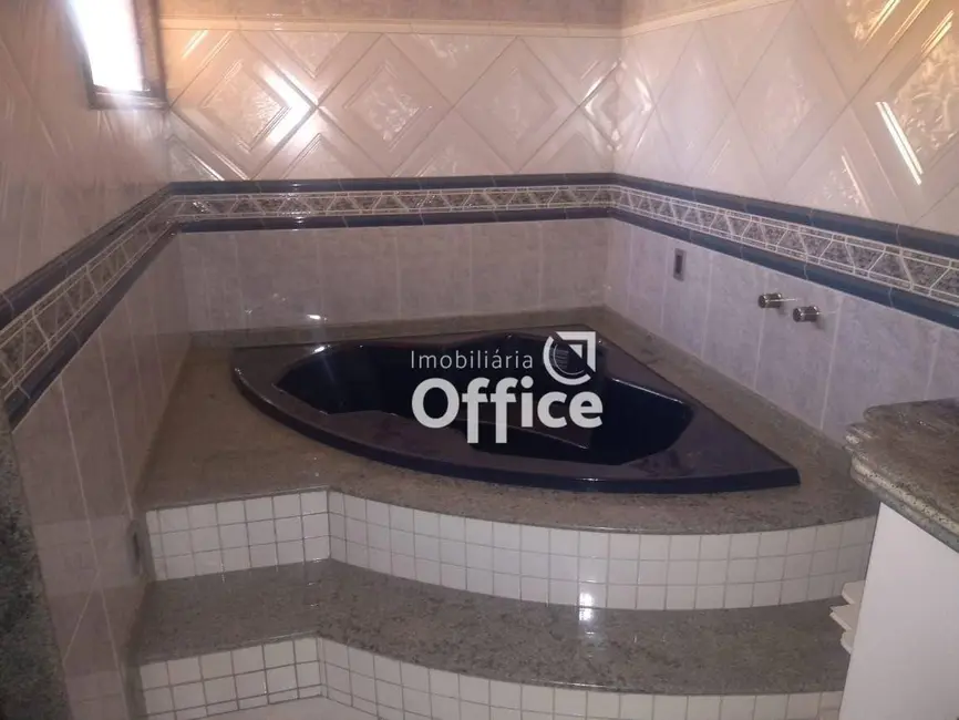 Sobrado com 4 quartos à venda, 400m2 em Batista, Anapolis - GO - imagem 9 Foto 9 de Sobrado com 4 quartos à venda, 400m2 em Batista, Anapolis - GO