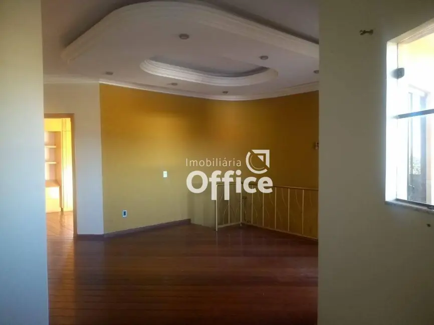 Sobrado com 4 quartos à venda, 400m2 em Batista, Anapolis - GO - imagem 5 Foto 5 de Sobrado com 4 quartos à venda, 400m2 em Batista, Anapolis - GO