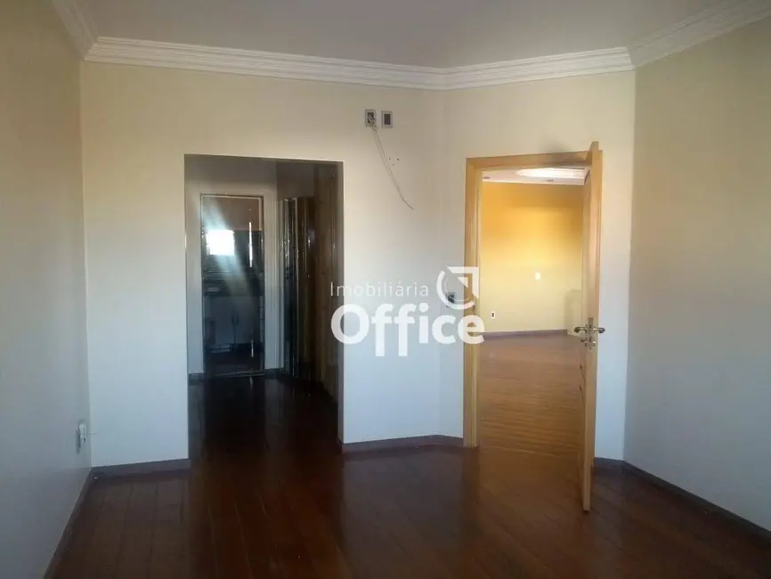 Sobrado com 4 quartos à venda, 400m2 em Batista, Anapolis - GO - imagem 4 Foto 4 de Sobrado com 4 quartos à venda, 400m2 em Batista, Anapolis - GO