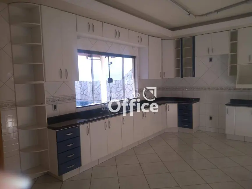 Sobrado com 4 quartos à venda, 400m2 em Batista, Anapolis - GO - imagem 7 Foto 7 de Sobrado com 4 quartos à venda, 400m2 em Batista, Anapolis - GO