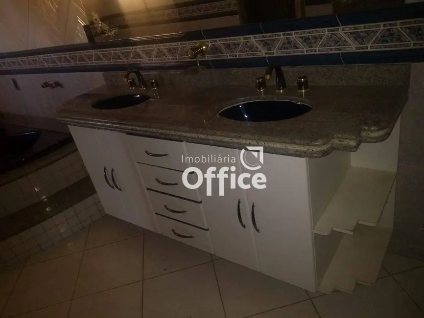 Sobrado com 4 quartos à venda, 400m2 em Batista, Anapolis - GO - imagem 6 Foto 6 de Sobrado com 4 quartos à venda, 400m2 em Batista, Anapolis - GO