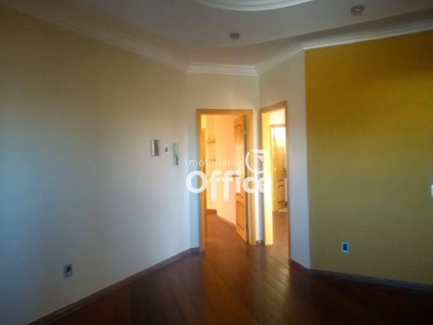 Foto 2 de Sobrado com 4 quartos à venda, 400m2 em Batista, Anapolis - GO