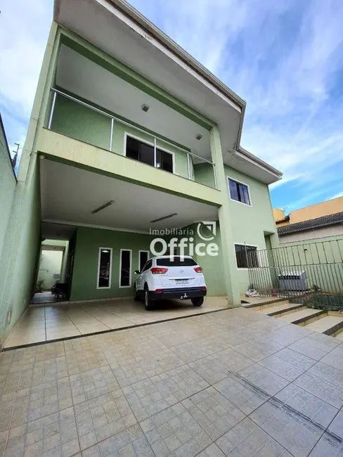Sobrado com 4 quartos à venda, 300m2 em Residencial Virgínia Correa, Anapolis - GO - imagem 1 Foto 1 de Sobrado com 4 quartos à venda, 300m2 em Residencial Virgínia Correa, Anapolis - GO