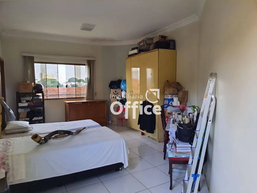 Sobrado com 4 quartos à venda, 300m2 em Residencial Virgínia Correa, Anapolis - GO - imagem 4 Foto 4 de Sobrado com 4 quartos à venda, 300m2 em Residencial Virgínia Correa, Anapolis - GO