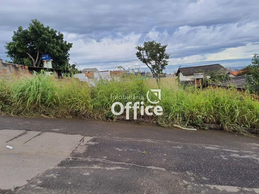 Foto 1 de Terreno / Lote à venda, 300m2 em Residencial Arco-Íris, Anapolis - GO