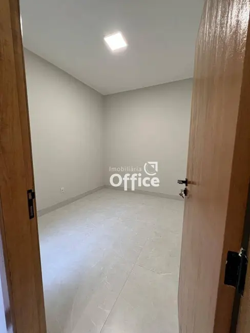 Casa com 3 quartos à venda, 250m2 em Anapolis - GO - imagem 8 Foto 8 de Casa com 3 quartos à venda, 250m2 em Anapolis - GO