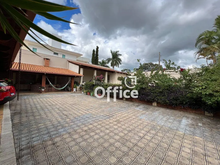 Foto 3 de Sobrado com 6 quartos à venda, 900m2 em Anápolis City, Anapolis - GO