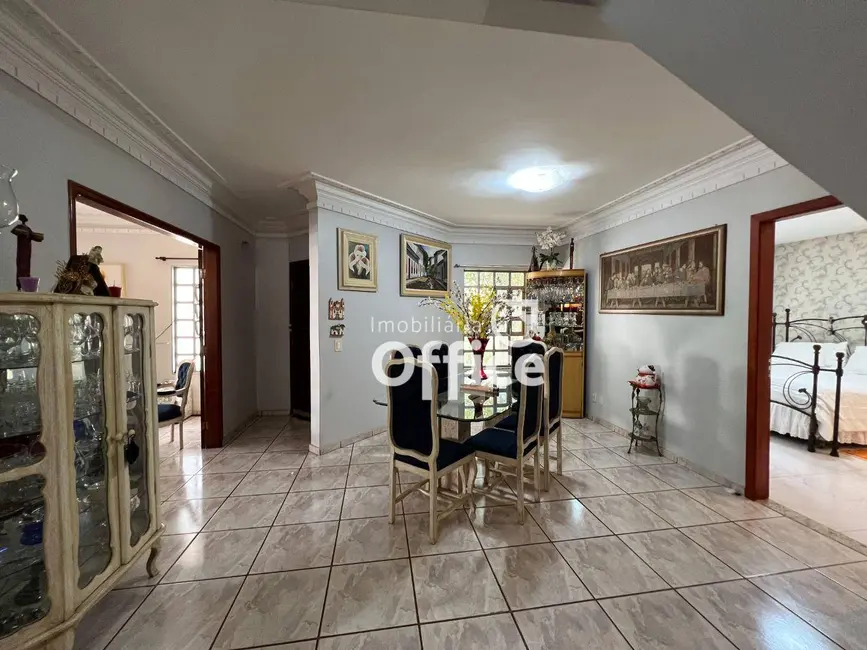 Foto 8 de Sobrado com 6 quartos à venda, 900m2 em Anápolis City, Anapolis - GO