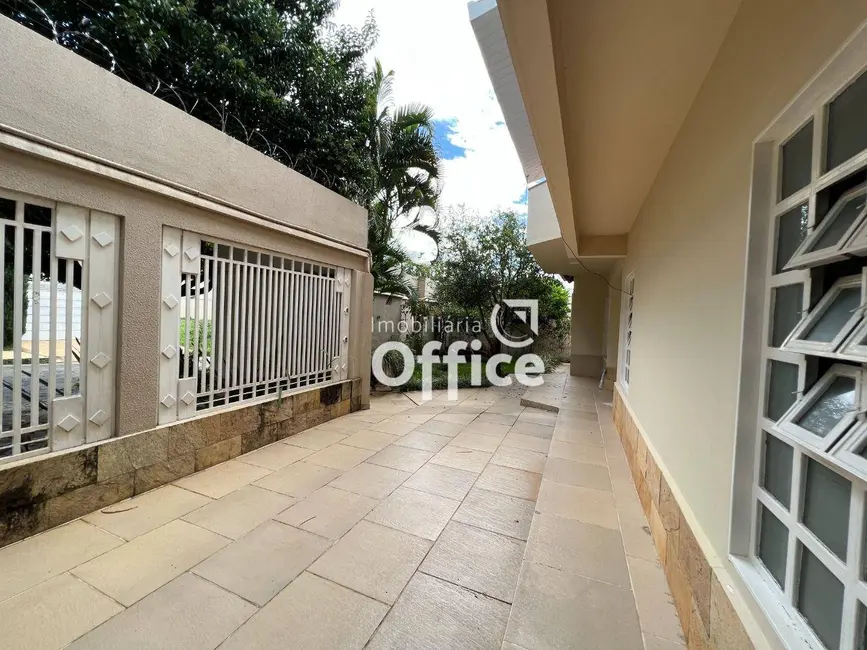 Foto 4 de Sobrado com 6 quartos à venda, 900m2 em Anápolis City, Anapolis - GO