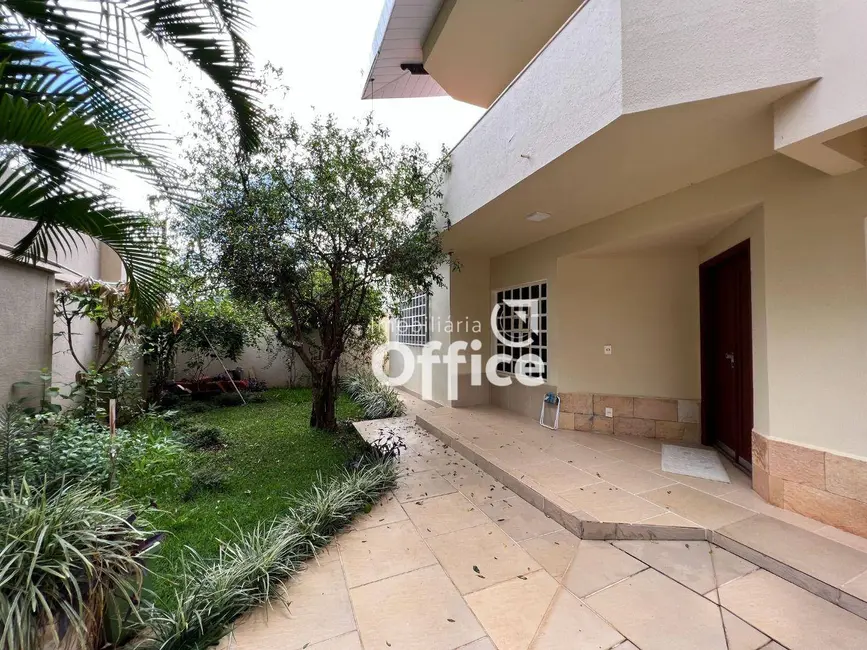 Foto 5 de Sobrado com 6 quartos à venda, 900m2 em Anápolis City, Anapolis - GO