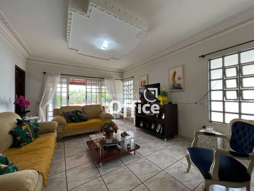 Foto 9 de Sobrado com 6 quartos à venda, 900m2 em Anápolis City, Anapolis - GO