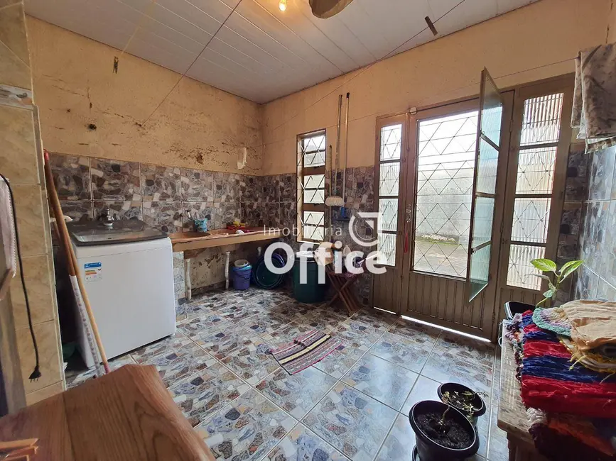 Casa com 4 quartos à venda, 240m2 em Setor Central, Anapolis - GO - imagem 5 Foto 5 de Casa com 4 quartos à venda, 240m2 em Setor Central, Anapolis - GO