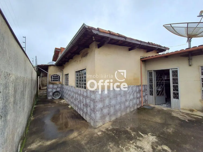 Casa com 4 quartos à venda, 240m2 em Setor Central, Anapolis - GO - imagem 3 Foto 3 de Casa com 4 quartos à venda, 240m2 em Setor Central, Anapolis - GO