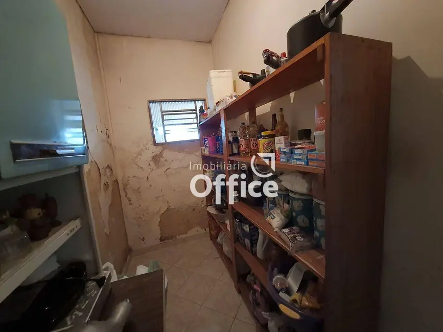 Casa com 4 quartos à venda, 240m2 em Setor Central, Anapolis - GO - imagem 8 Foto 8 de Casa com 4 quartos à venda, 240m2 em Setor Central, Anapolis - GO