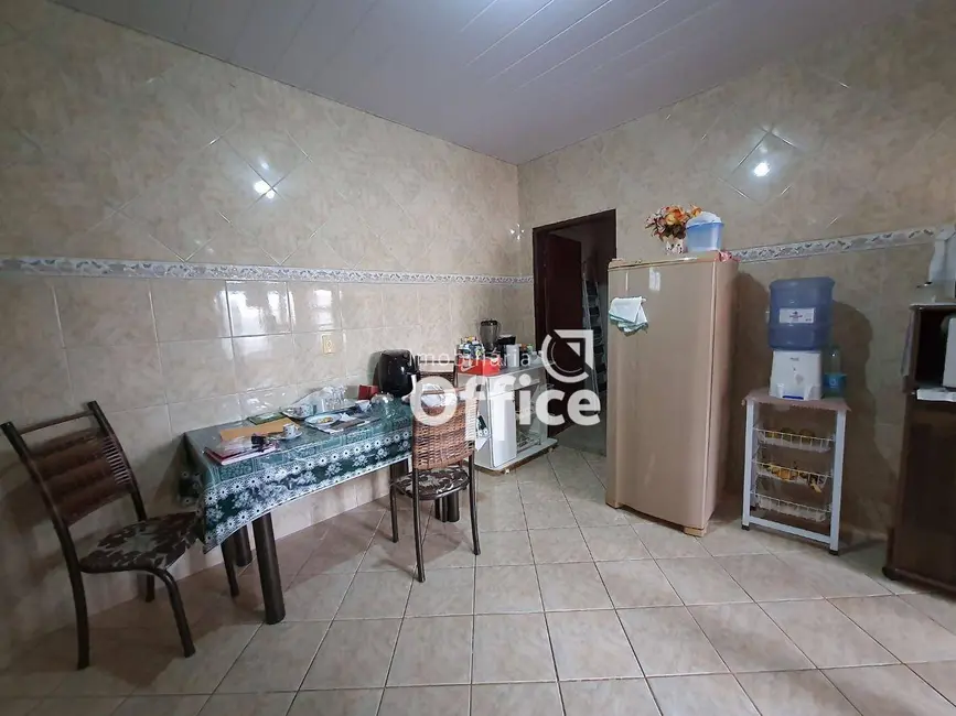 Casa com 4 quartos à venda, 240m2 em Setor Central, Anapolis - GO - imagem 7 Foto 7 de Casa com 4 quartos à venda, 240m2 em Setor Central, Anapolis - GO