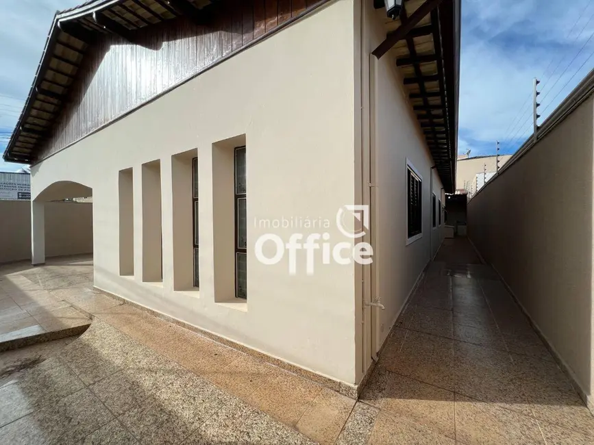 Foto 2 de Casa com 3 quartos à venda, 445m2 em Jardim Bandeirante, Anapolis - GO