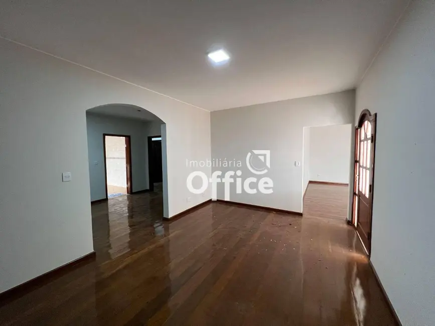 Casa com 3 quartos à venda, 445m2 em Jardim Bandeirante, Anapolis - GO - imagem 7 Foto 7 de Casa com 3 quartos à venda, 445m2 em Jardim Bandeirante, Anapolis - GO
