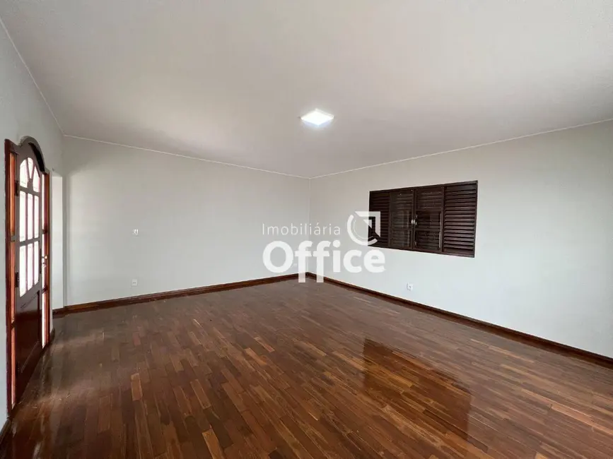 Casa com 3 quartos à venda, 445m2 em Jardim Bandeirante, Anapolis - GO - imagem 6 Foto 6 de Casa com 3 quartos à venda, 445m2 em Jardim Bandeirante, Anapolis - GO