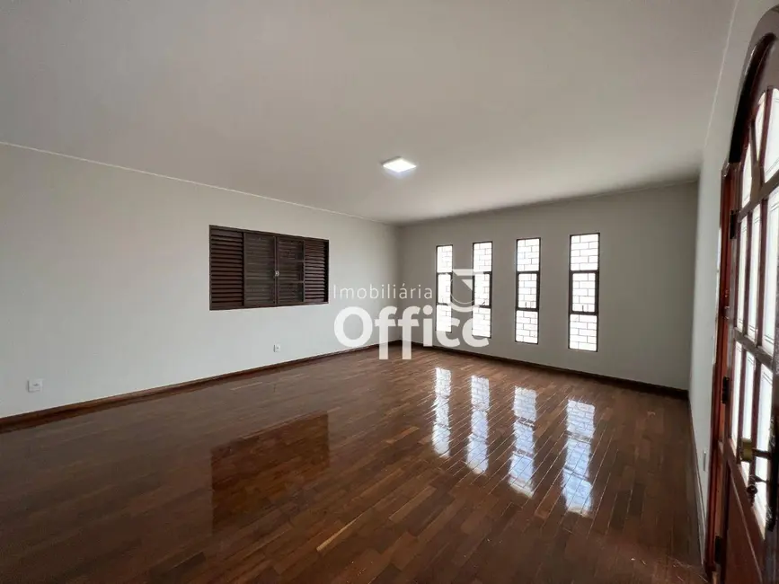 Casa com 3 quartos à venda, 445m2 em Jardim Bandeirante, Anapolis - GO - imagem 5 Foto 5 de Casa com 3 quartos à venda, 445m2 em Jardim Bandeirante, Anapolis - GO