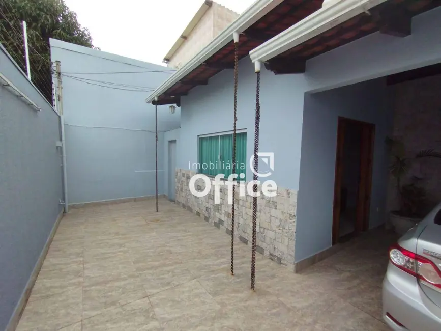 Casa com 3 quartos à venda, 360m2 em Santo André, Anapolis - GO - imagem 1 Foto 1 de Casa com 3 quartos à venda, 360m2 em Santo André, Anapolis - GO