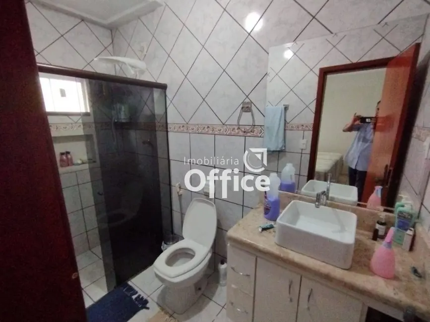 Casa com 3 quartos à venda, 360m2 em Santo André, Anapolis - GO - imagem 6 Foto 6 de Casa com 3 quartos à venda, 360m2 em Santo André, Anapolis - GO