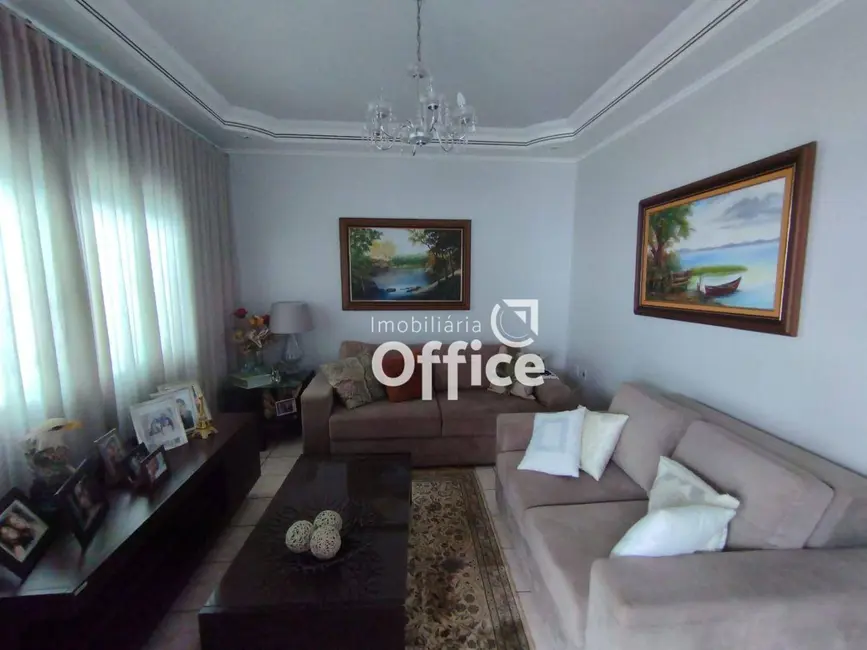 Casa com 3 quartos à venda, 360m2 em Santo André, Anapolis - GO - imagem 2 Foto 2 de Casa com 3 quartos à venda, 360m2 em Santo André, Anapolis - GO